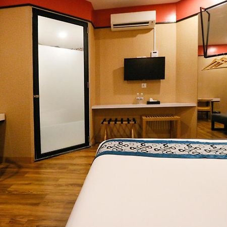 Golden Roof Hotel, Seri Iskandar Eksteriør billede